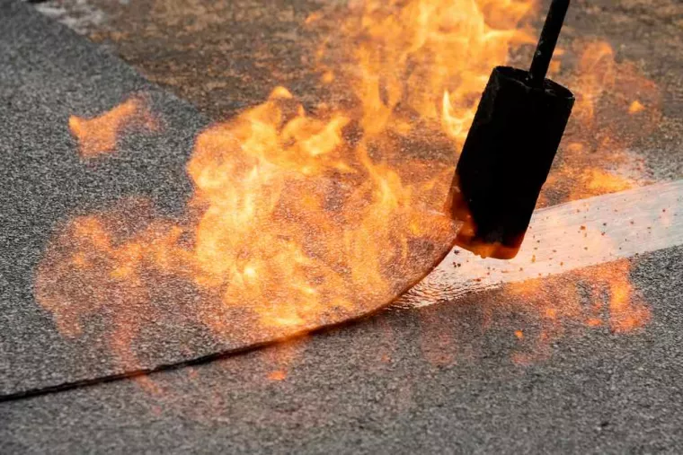 Quels sont les risques si un problème d'étanchéité sur ma toiture n’est pas pris en charge à temps ?, Mérignac, ORNECQ KEVIN